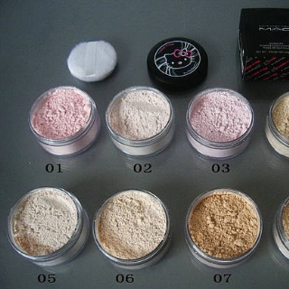 MAC Kitty Loose Powder 02