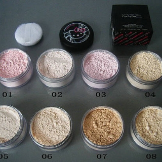 MAC Kitty Loose Powder 08